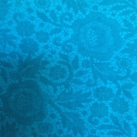 Aero French Terry Lacy Floral Crop Sweatshirt NWOT - Picture 3 of 9